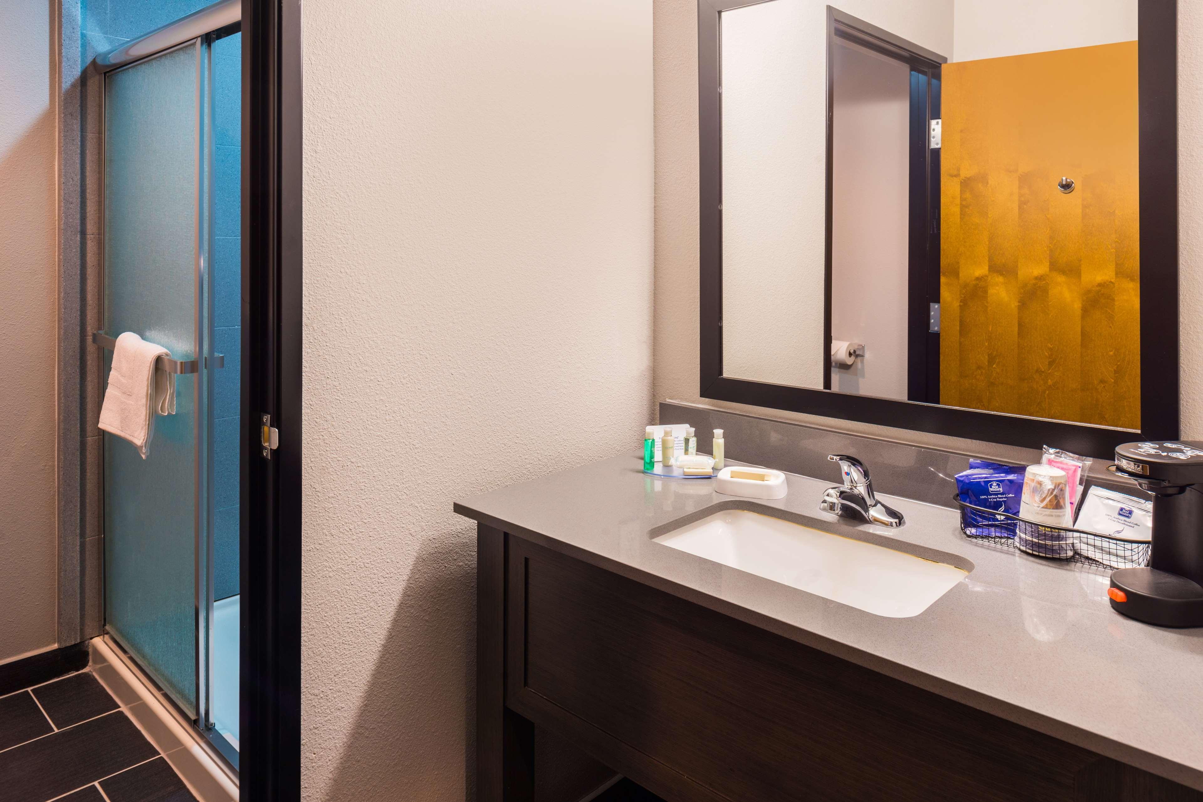 Best Western Plus Regency Park Walker Extérieur photo