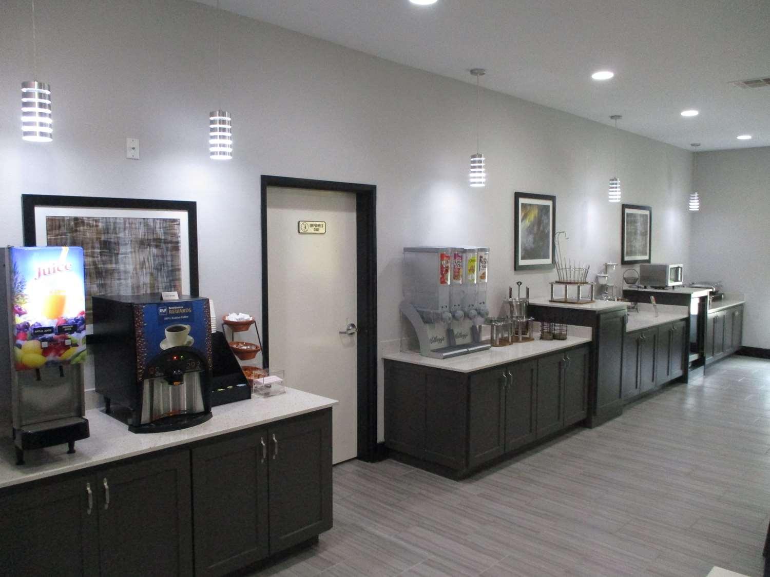 Best Western Plus Regency Park Walker Extérieur photo