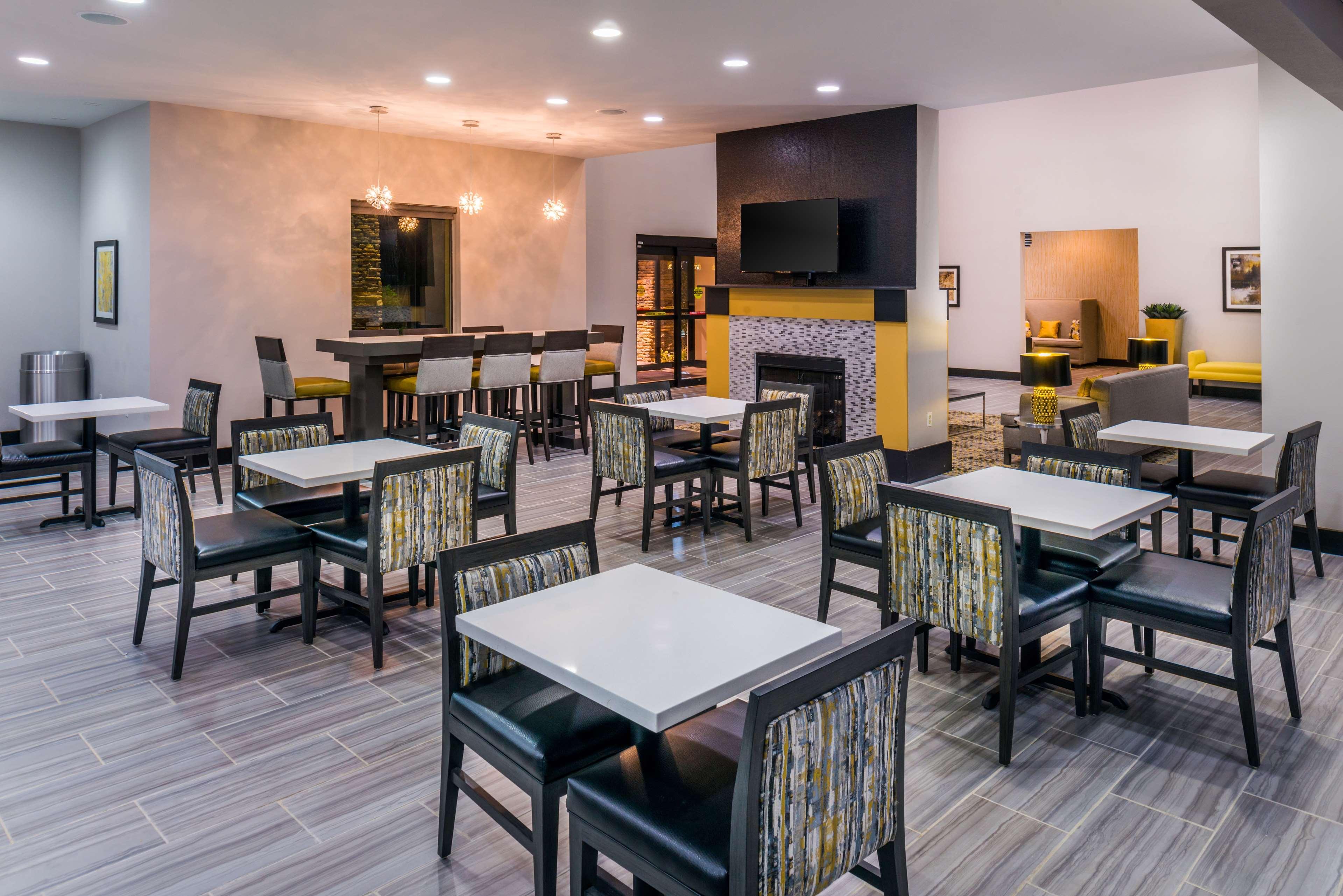 Best Western Plus Regency Park Walker Extérieur photo