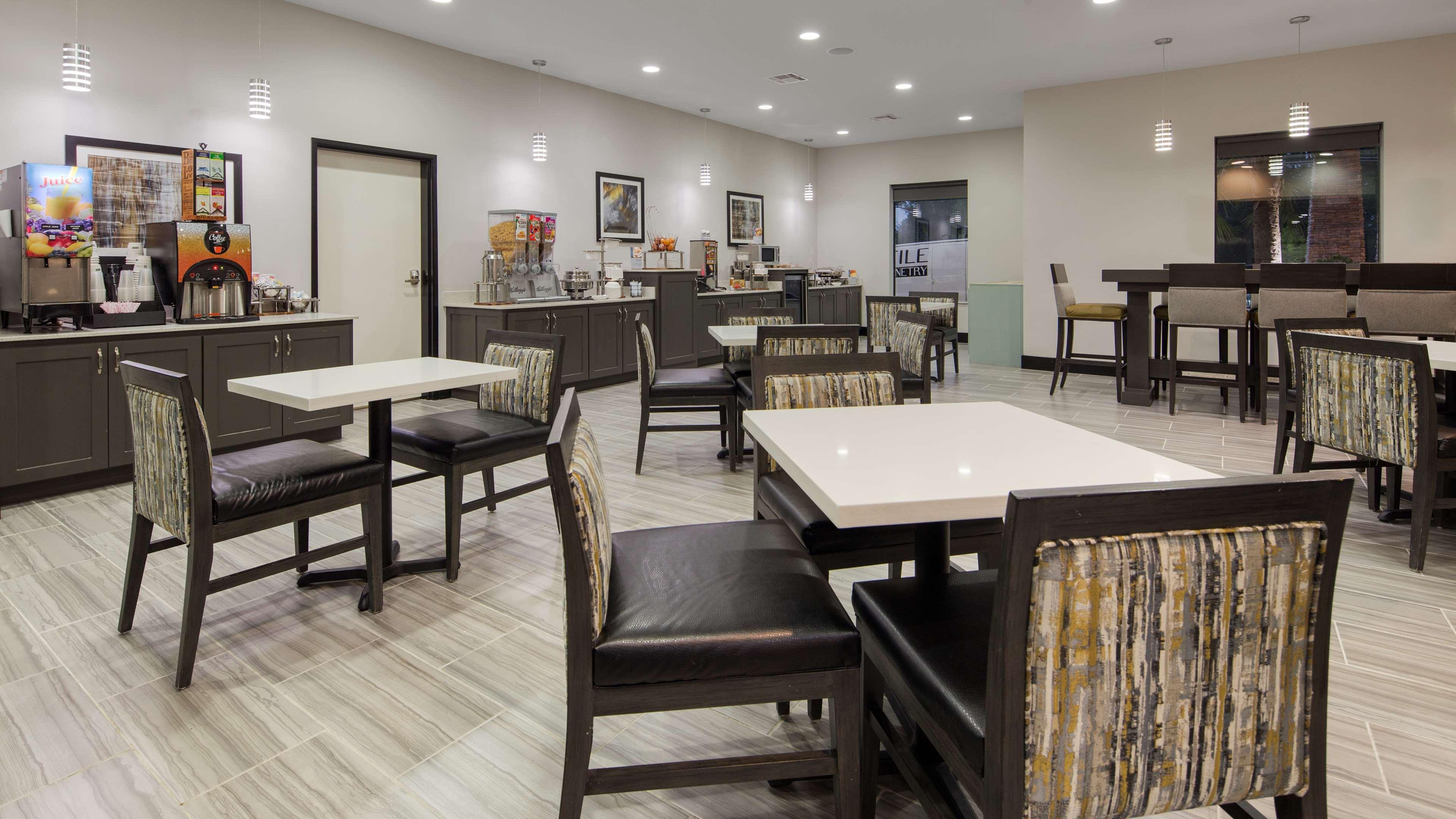 Best Western Plus Regency Park Walker Extérieur photo