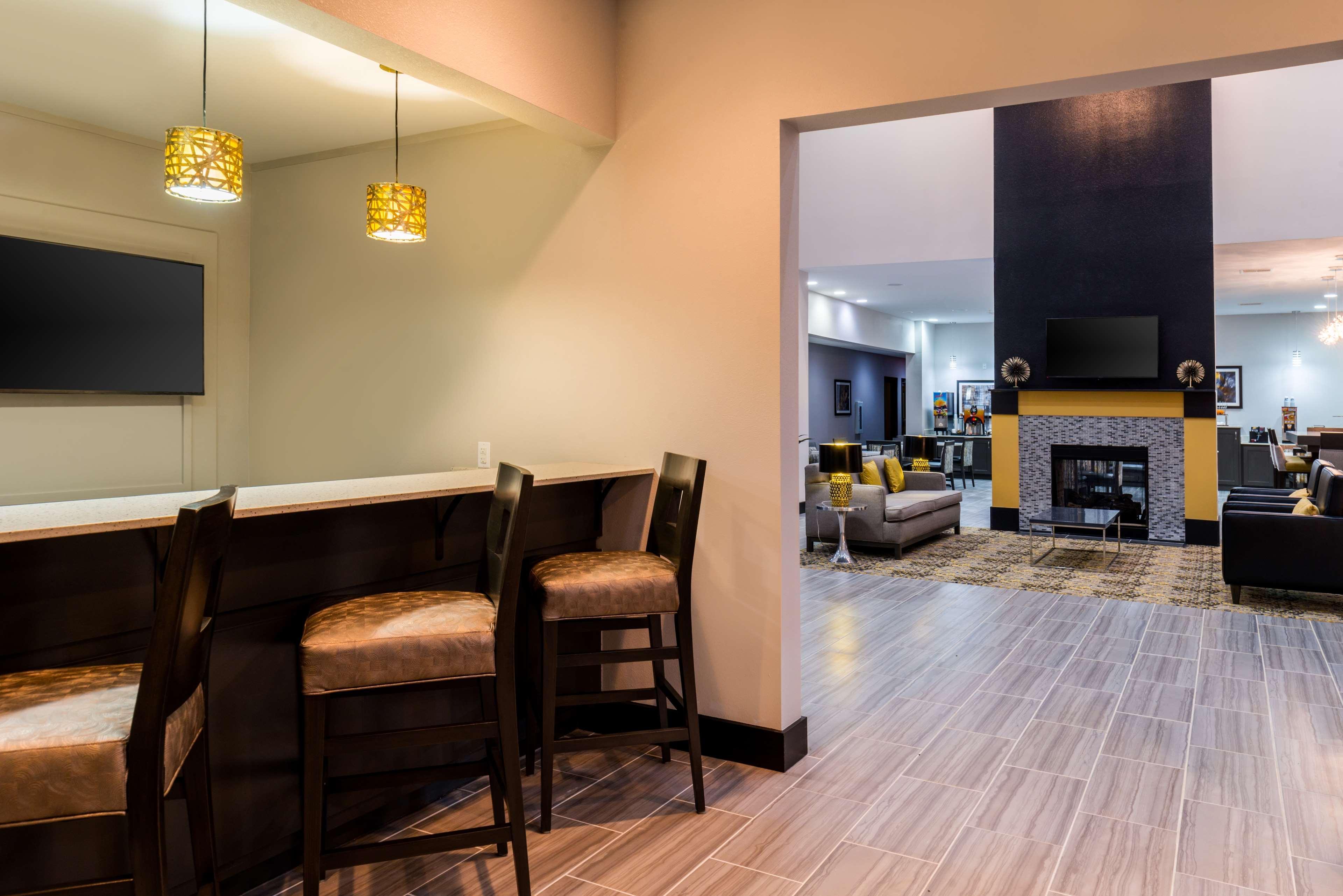 Best Western Plus Regency Park Walker Extérieur photo