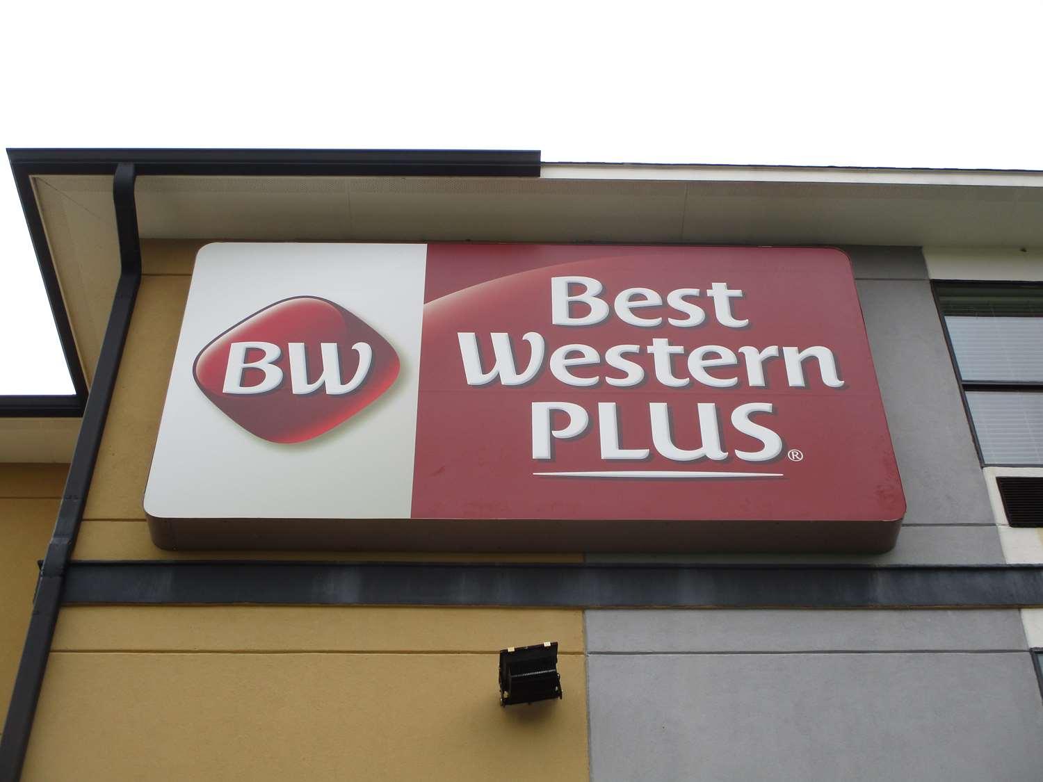 Best Western Plus Regency Park Walker Extérieur photo