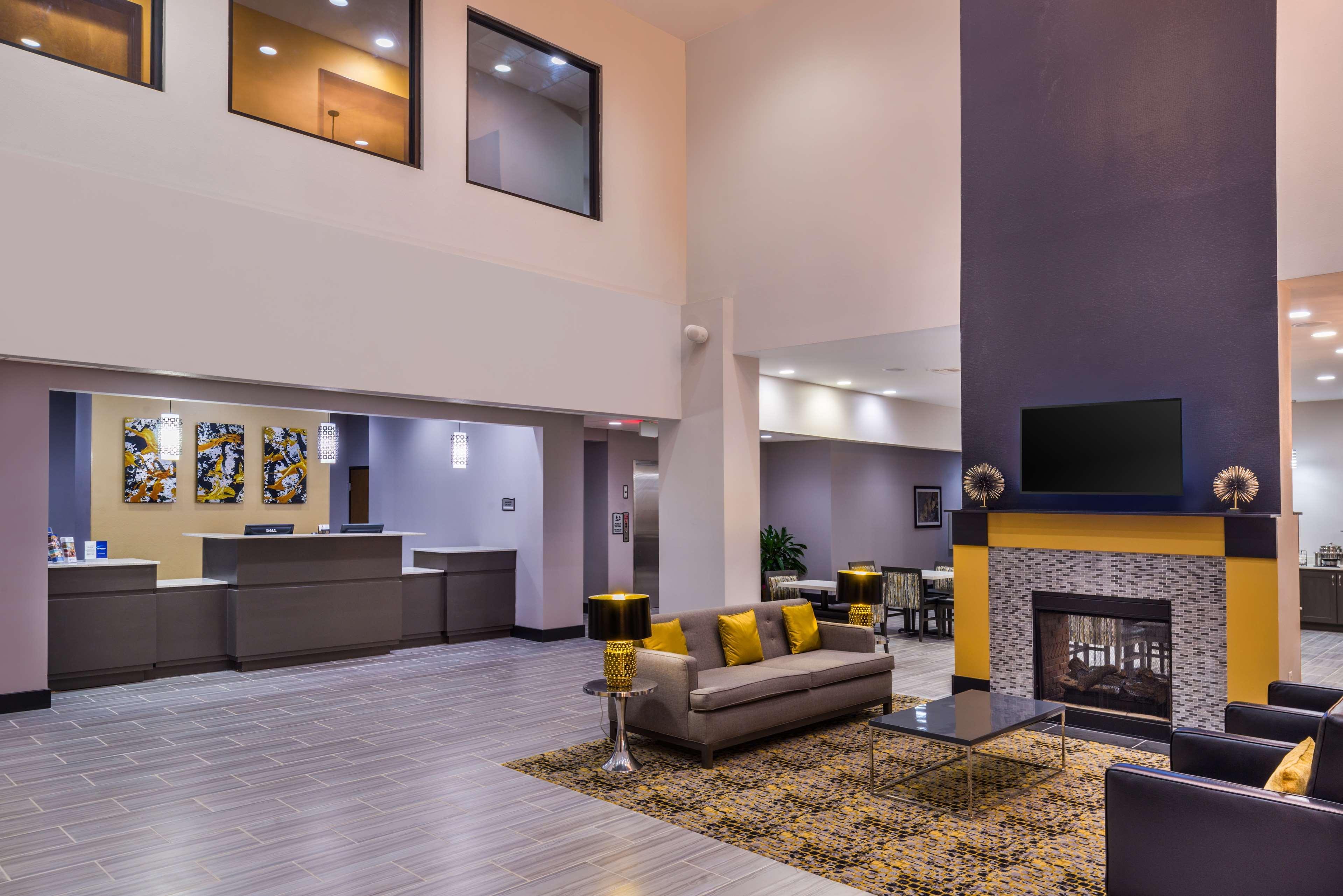 Best Western Plus Regency Park Walker Extérieur photo