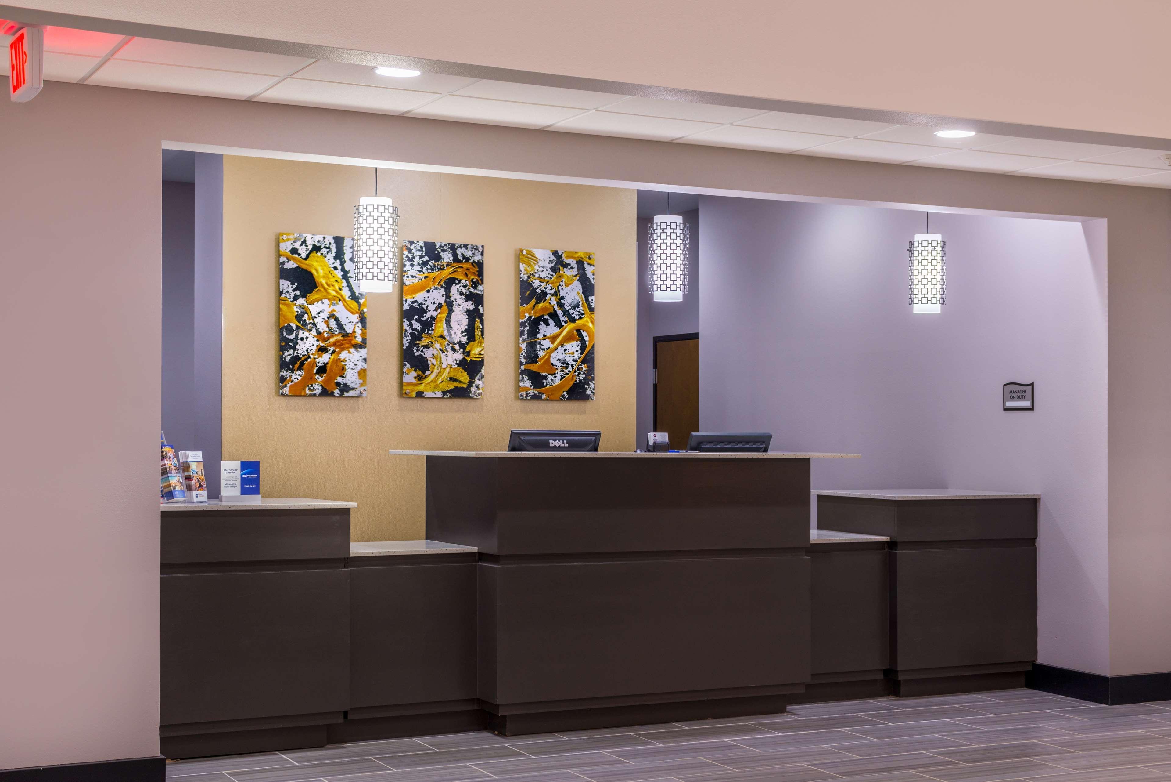 Best Western Plus Regency Park Walker Extérieur photo