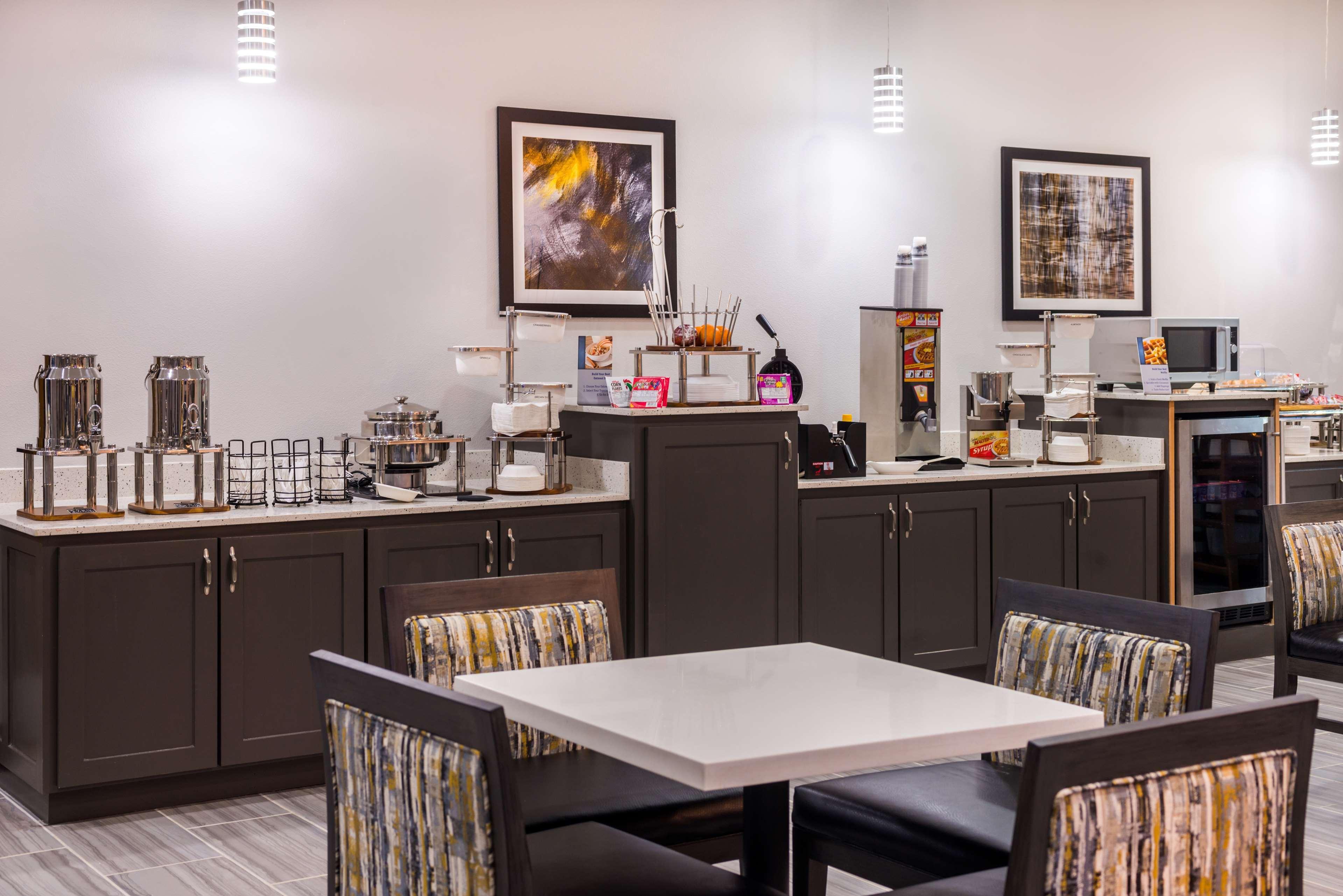 Best Western Plus Regency Park Walker Extérieur photo
